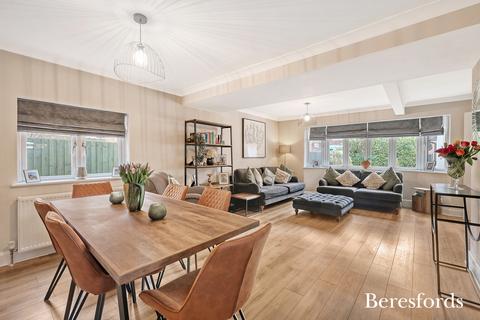 3 bedroom detached house for sale, Bridge Street, Writtle, CM1