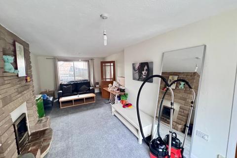 3 bedroom end of terrace house to rent, Bilborough Road, Nottingham NG8