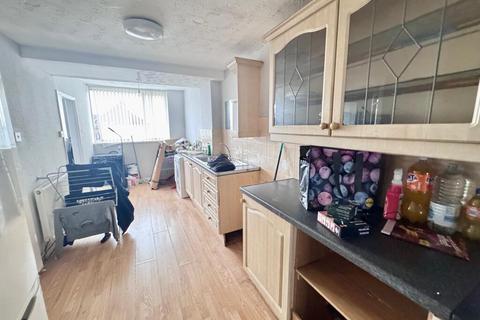 3 bedroom end of terrace house to rent, Bilborough Road, Nottingham NG8