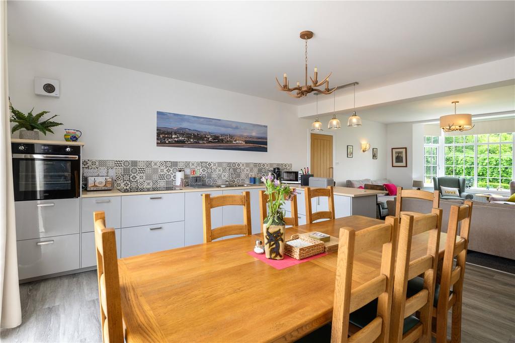 Kitchen/Dining Area