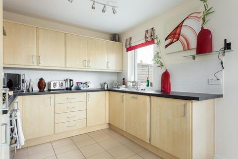 4 bedroom house to rent, Broomhill Way, Poole