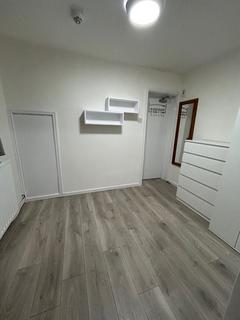 Studio to rent, Edge Hill, Plumstead