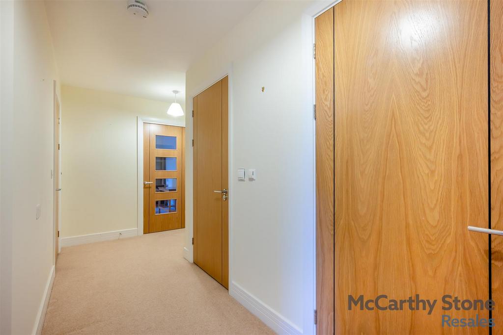 8633915-interior11.jpg