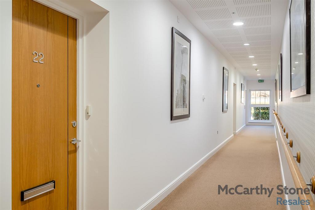 8633915-interior09.jpg
