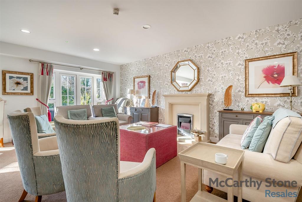 8633915-interior02.jpg