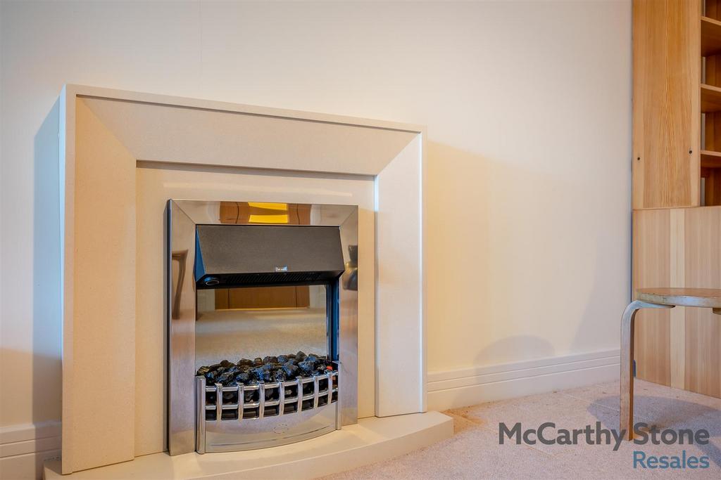 8633915-interior26.jpg