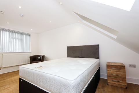 1 bedroom in a house share to rent, Orchard Avenue, Southall, UB1