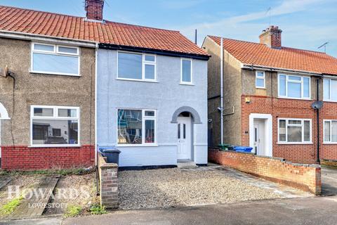 3 bedroom semi-detached house for sale, Enstone Road, Lowestoft