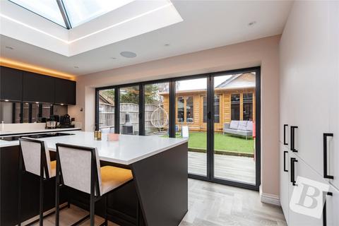 3 Boleyn Close, Chafford Hundred, Grays, RM16 6NU