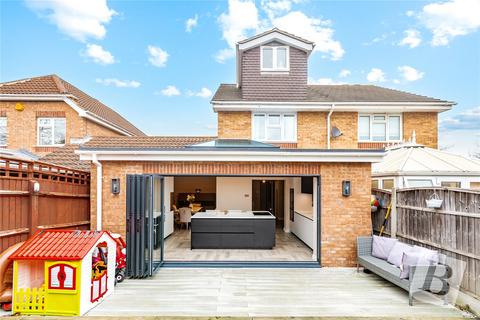 3 Boleyn Close, Chafford Hundred, Grays, RM16 6NU