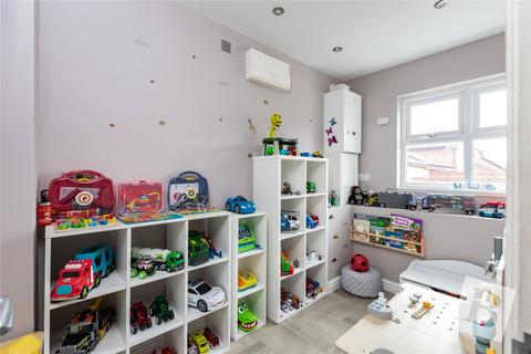 3 Boleyn Close, Chafford Hundred, Grays, RM16 6NU