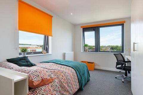 1 bedroom private hall to rent, Paris Street