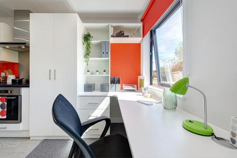 1 bedroom private hall to rent, Paris Street