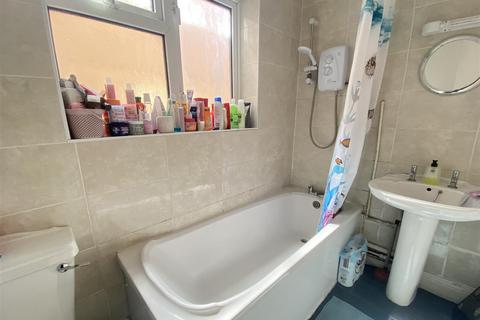 4 bedroom terraced house to rent, Castle Street, Inner Avenue, Southampton