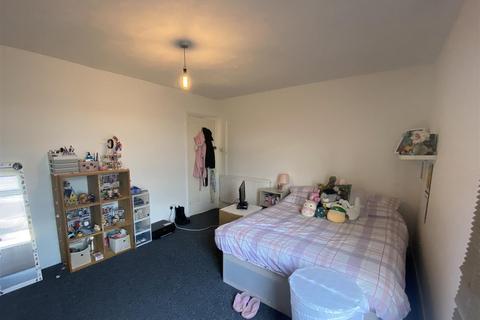 4 bedroom terraced house to rent, Castle Street, Inner Avenue, Southampton