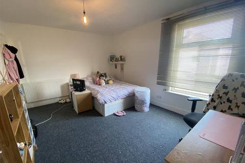 4 bedroom terraced house to rent, Castle Street, Inner Avenue, Southampton