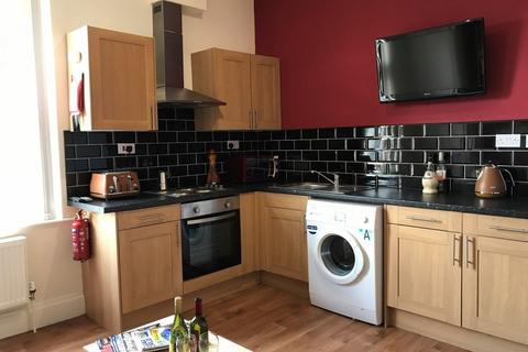 3 bedroom flat to rent, Flat 3, 122 Foxhall Road, Forest Fields, Nottingham, NG7 6LH