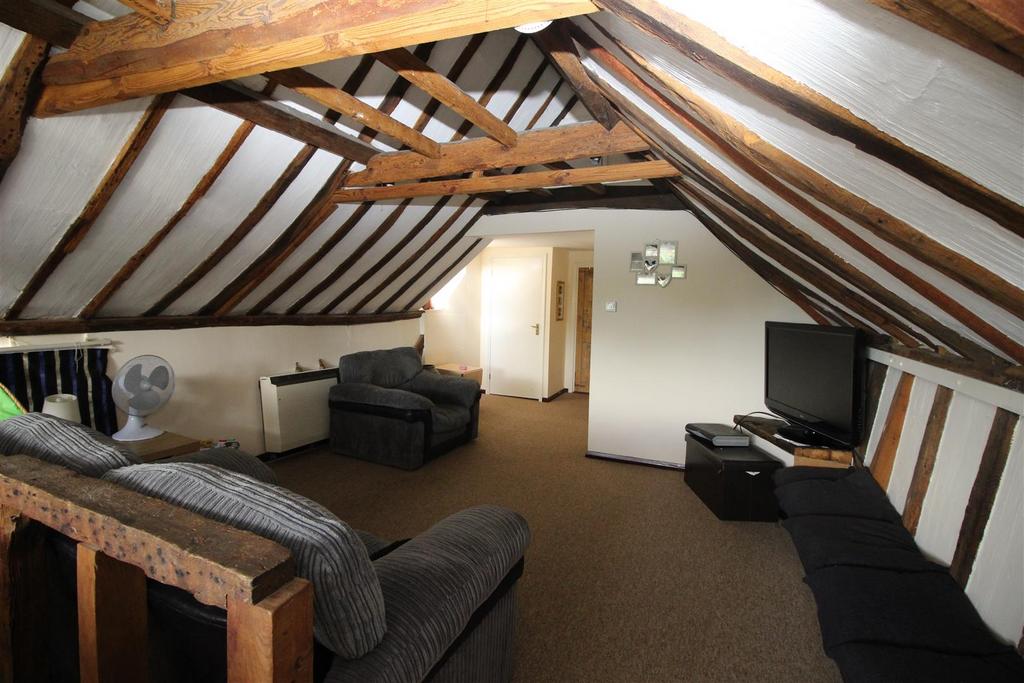Church Street, Coggeshall, Colchester 2 bed maisonette - £900 pcm (£208 pw)