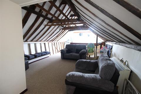 2 bedroom maisonette to rent, Church Street, Coggeshall, Colchester