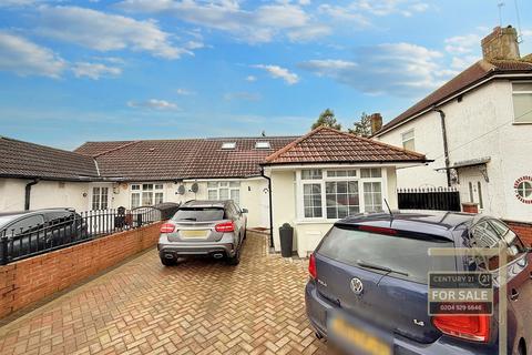 4 bedroom semi-detached bungalow for sale, Strathearn Avenue, HAYES UB3