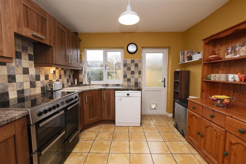 Kitchen 02.jpg