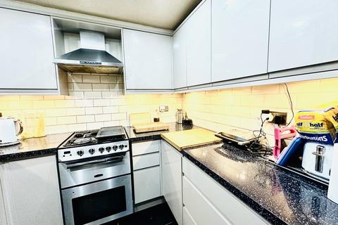 2 bedroom flat for sale, Evergreen Way,  Hayes, UB3