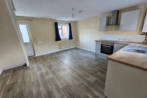 2 bedroom semi-detached house to rent, Chestnut Road, Wisbech