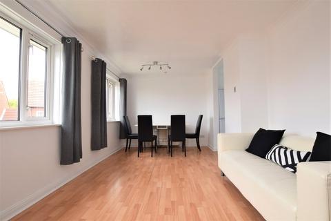 1 bedroom apartment to rent, Cavell Crescent, Romford RM3