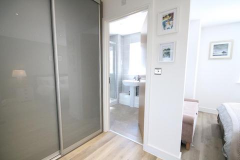 7 River Walk, Fetcham, Leatherhead, KT22 9FF