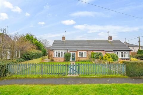 2 bedroom detached bungalow for sale, Coronation Close, Pewsey