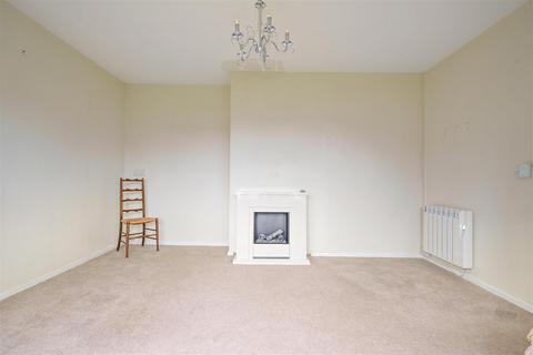 11 Coronation Close, Pewsey, SN9 5ED