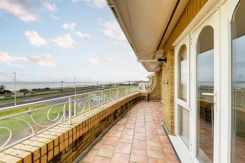 2 bedroom flat for sale, West Parade, Worthing BN11