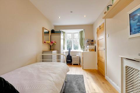 3 Fernbrook Road, Caversham, Reading, RG4 7HG
