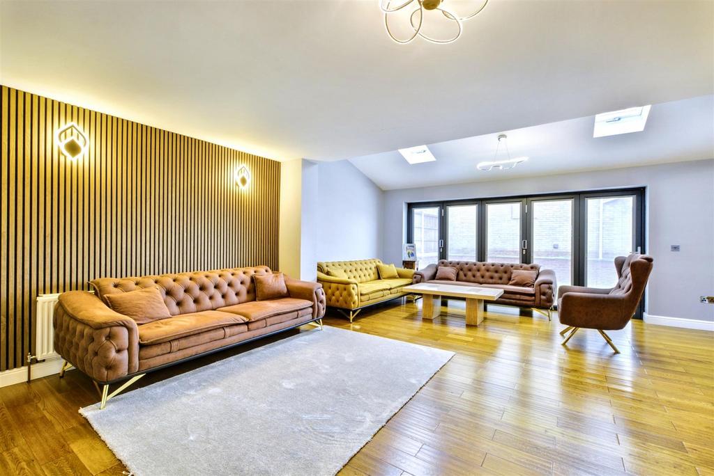 Lounge 2.jpeg