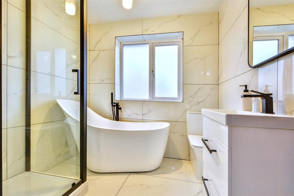 Bathroom 1.jpeg