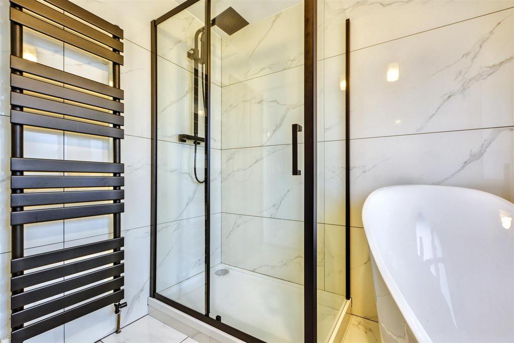 Bathroom 3.jpeg