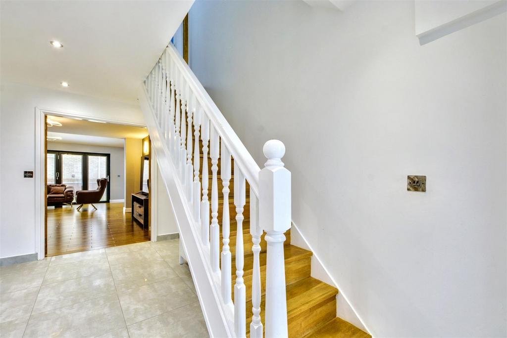 Entrance Hall 2.jpeg