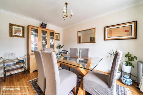 2 Brampton Gardens, Hatch Warren, Basingstoke, RG22 4RJ