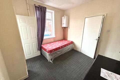 2 bedroom terraced house for sale, Heathcote Road, Gorton