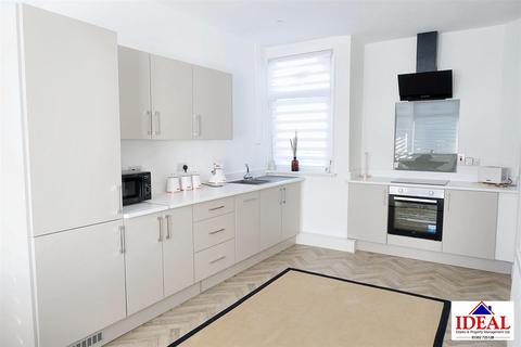 182 The Crescent, Woodlands, Doncaster, DN6 7RG