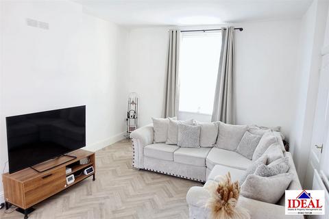 182 The Crescent, Woodlands, Doncaster, DN6 7RG
