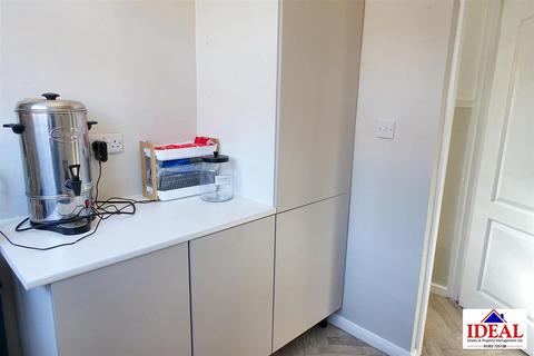 182 The Crescent, Woodlands, Doncaster, DN6 7RG