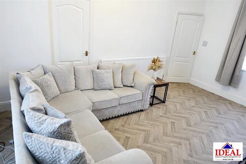 182 The Crescent, Woodlands, Doncaster, DN6 7RG