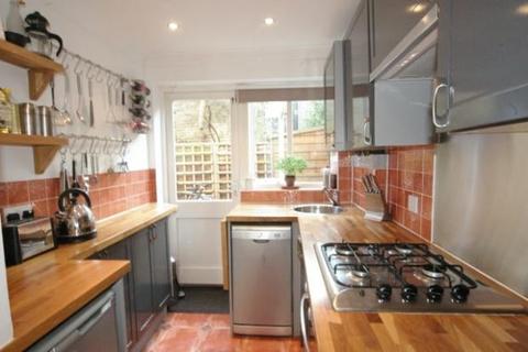 2 bedroom ground floor flat to rent, Crimsworth Road, Vauxhall SW8