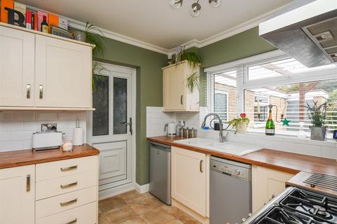 73 Chillington Drive, Codsall, Wolverhampton, WV8 1AU