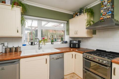 73 Chillington Drive, Codsall, Wolverhampton, WV8 1AU