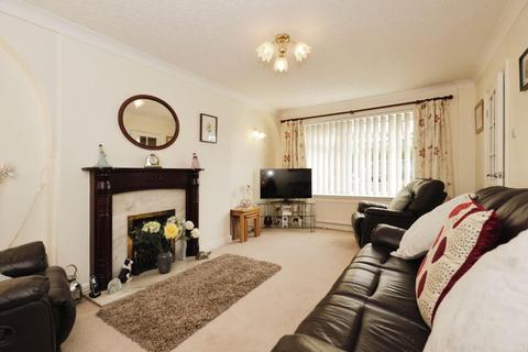 3 bedroom semi-detached bungalow for sale, Eastholme Drive, York