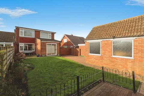 3 bedroom semi-detached bungalow for sale, Eastholme Drive, York