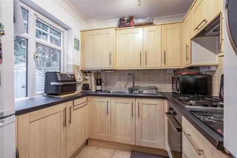 2 bedroom end of terrace house for sale, Loxley Close, West Byfleet KT14