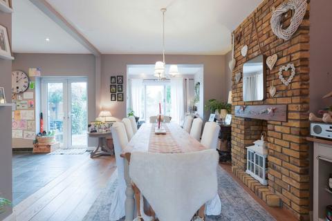 141 Waverley Road, Epsom, KT17 2LN